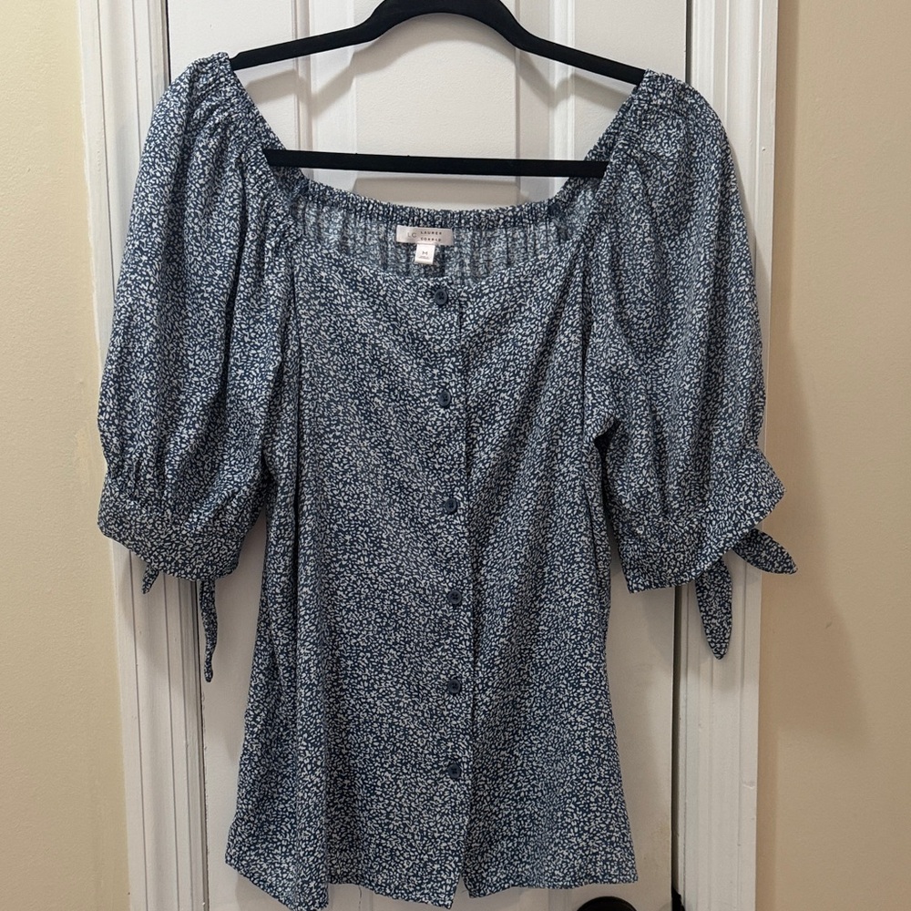 LC Lauren Conrad Free Flowing Ditsy Blue and White  Blouse with Puff Sleeves - Picture 8 of 9